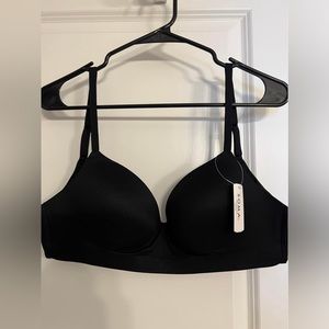 Soma Enbliss Wireless 38B NWT. Black.